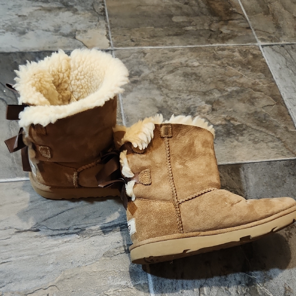 Girls Uggs Size 1